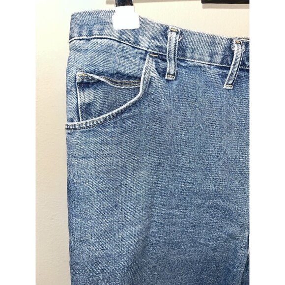 Wrangler Men 44x9 Jean Shorts Classic Five Pocket Medium Wash - Picture 2 of 10